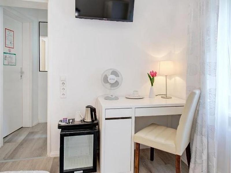 DAA10B390EDEBB307BB02E7BAD649379