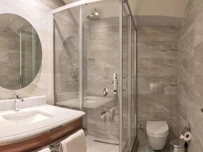 9E3E2F622AF8D5BFF2D8A943E200704F