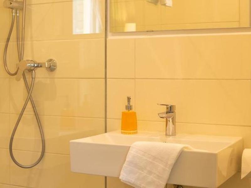 76C5D5406FBBBE451B18542C2EB705CE