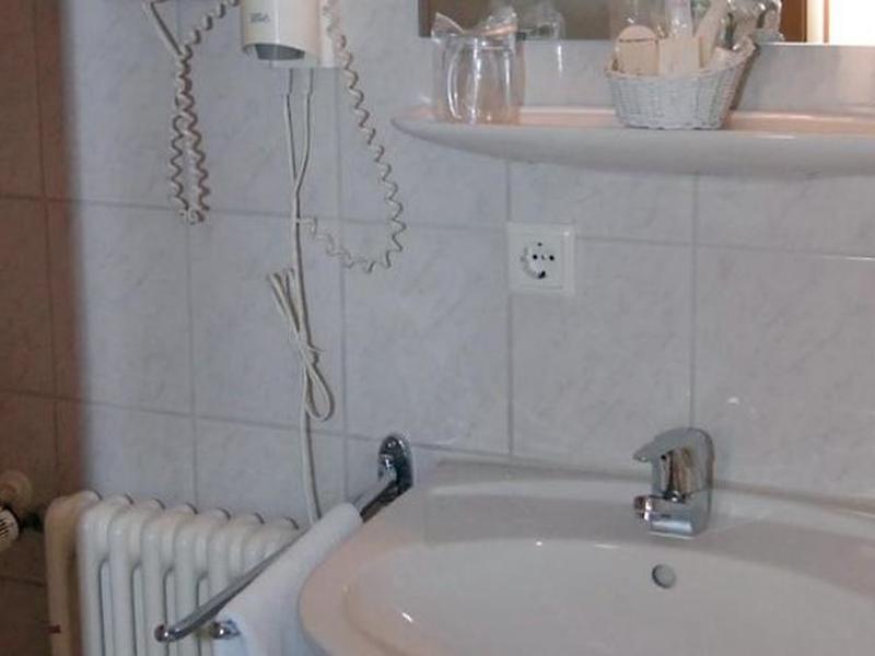 E1B41B5D27D9429C80DC429F3987B025