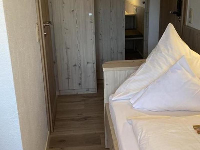 5B92F17CBF757084D291A27B17FA24C9