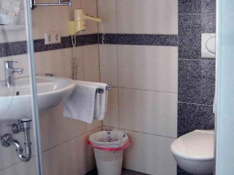 4D25E995DC3D22FD6ECD404900335EB6