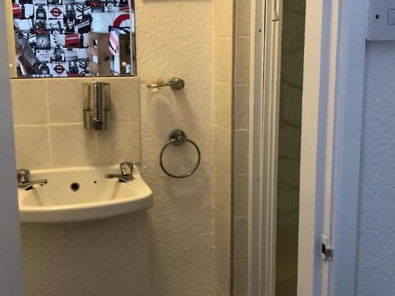 EB28FE64F767F94727F5CA0E5902771F