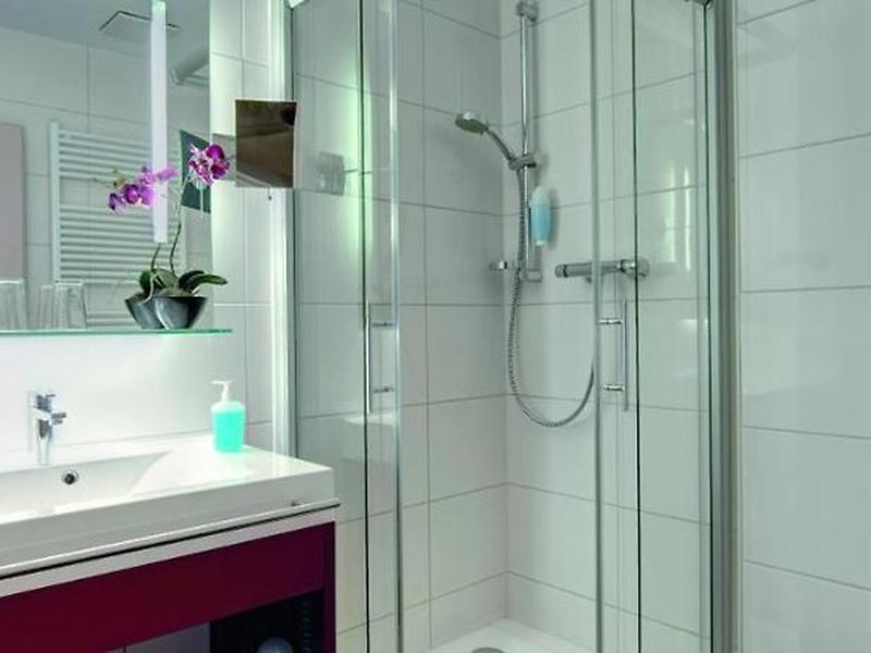 68004BE39A5E688F381BC5DE76BE379A