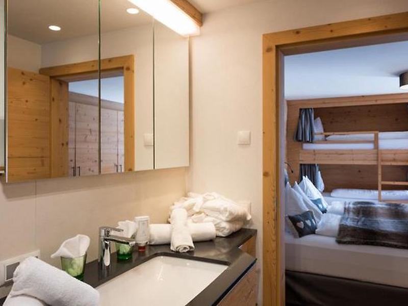 963F35ECAC3B0A6C6125C3278506DC03