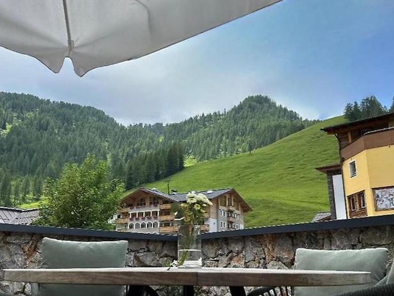 93792D8DBDC82C66A97B6C427A1BDE46