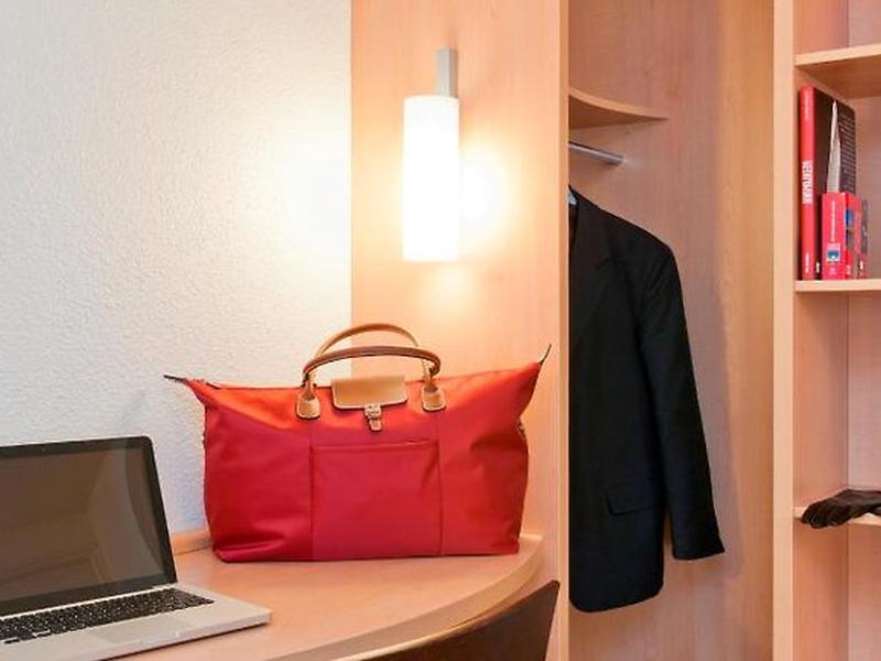 8E802221263BE27B41A156ABF9AA943B