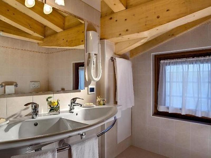 5EA7B9FC66878C6F7B6F77BA1C9D105F