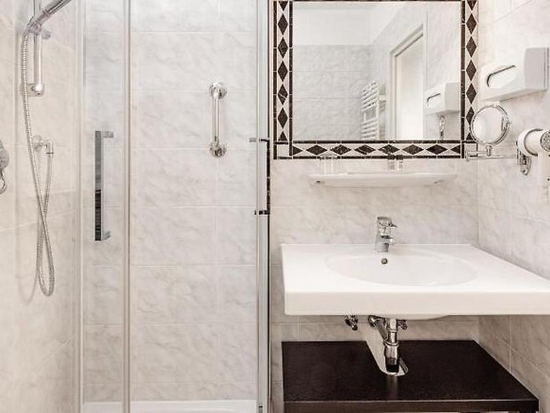 A8DEEA88D90D27BEF7FFADABD8437636