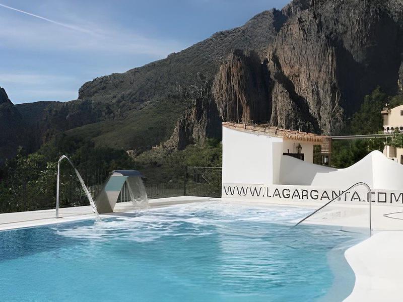 229EB773C0598F8CA9C1F01BE2E86108