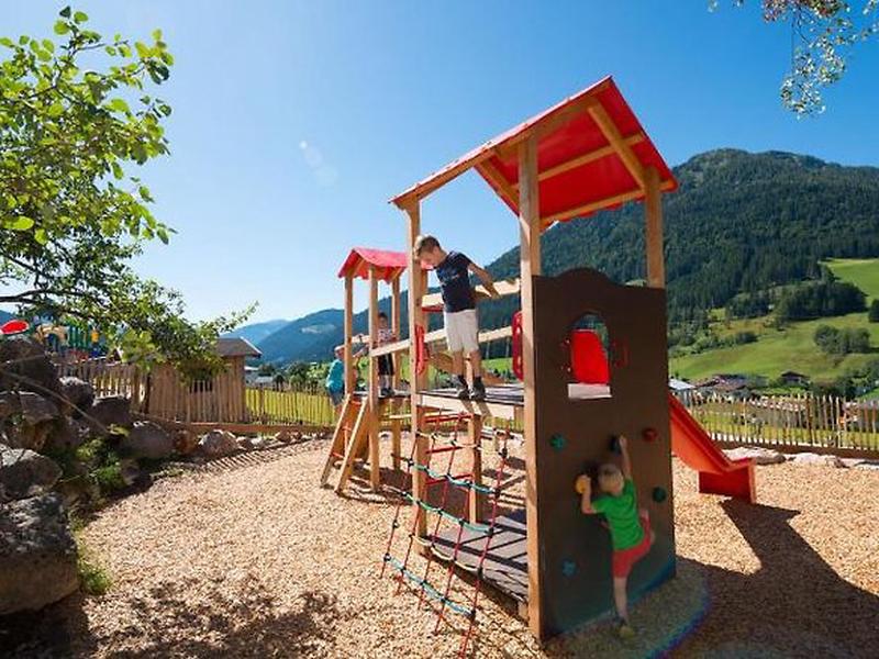 832E077DD68B236C6A4BA0429E35E05A