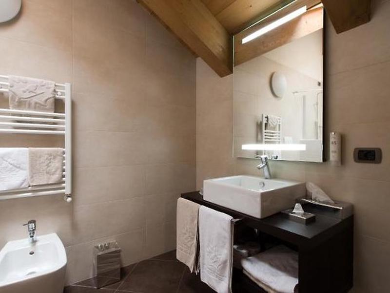 9EB45A3DC043F2F9A8BB53CDED0CBAD2