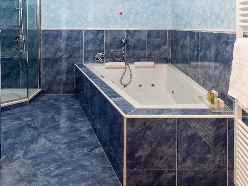 AA3C9BDDEC573D784C9C388980334E06