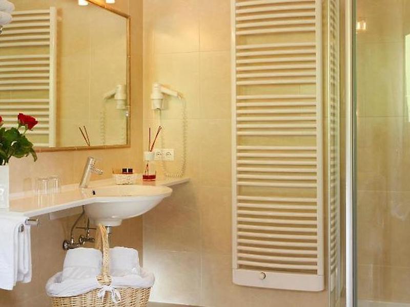 D27C123A833DAABA695F97F0A09F6E56