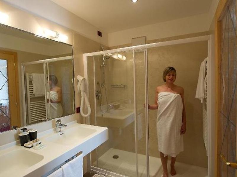 A6AC272368AFB380D8F2BB2C4B4742B5