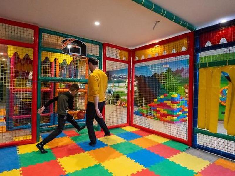 B753AA8A80DA1F2071CE7484D0E4140D