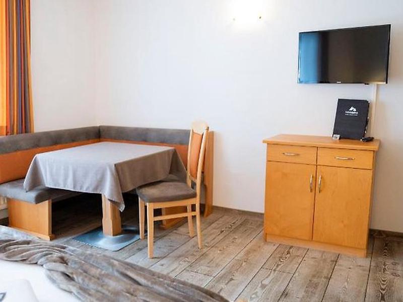 B3013E0489704C0C6BF83256E724D274