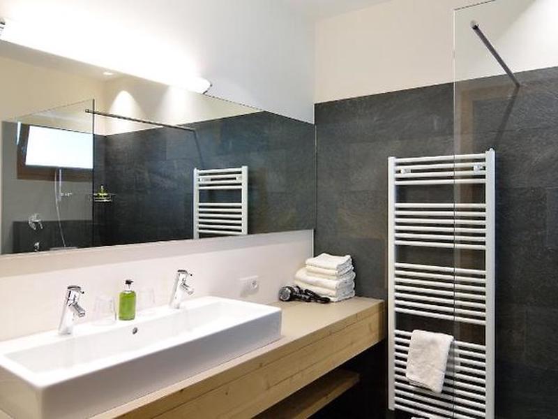 CE0972027074FBED0426C40F20218097