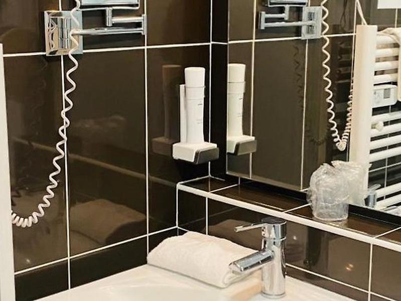 1B44325F03FA33B00BE4F13C109A25A4