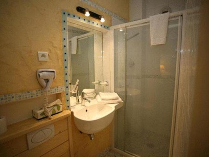 66A6E5A819787B8BB65CA6FC0009565C