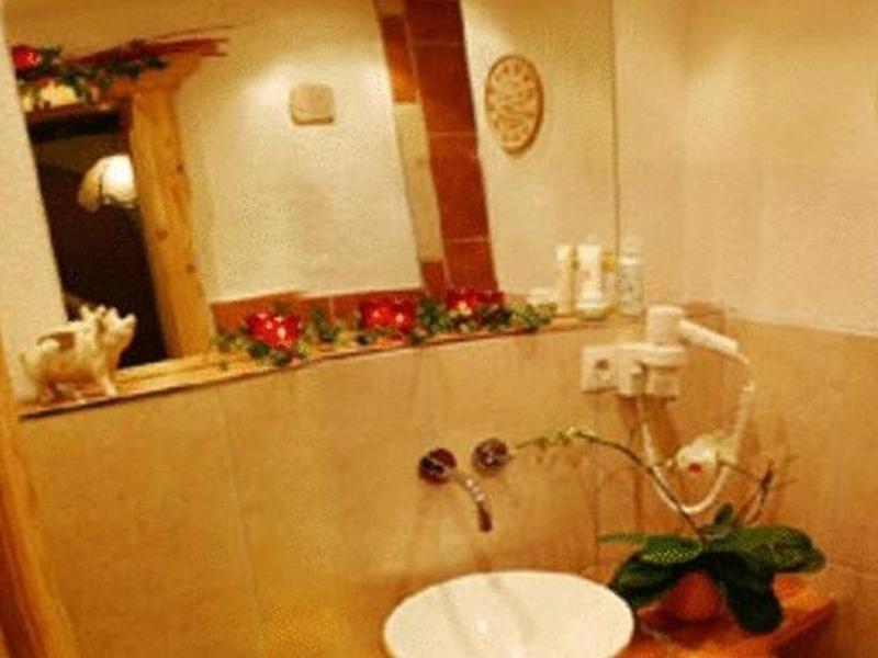 FEC6FE0388067528C596A4CD6A2F455F