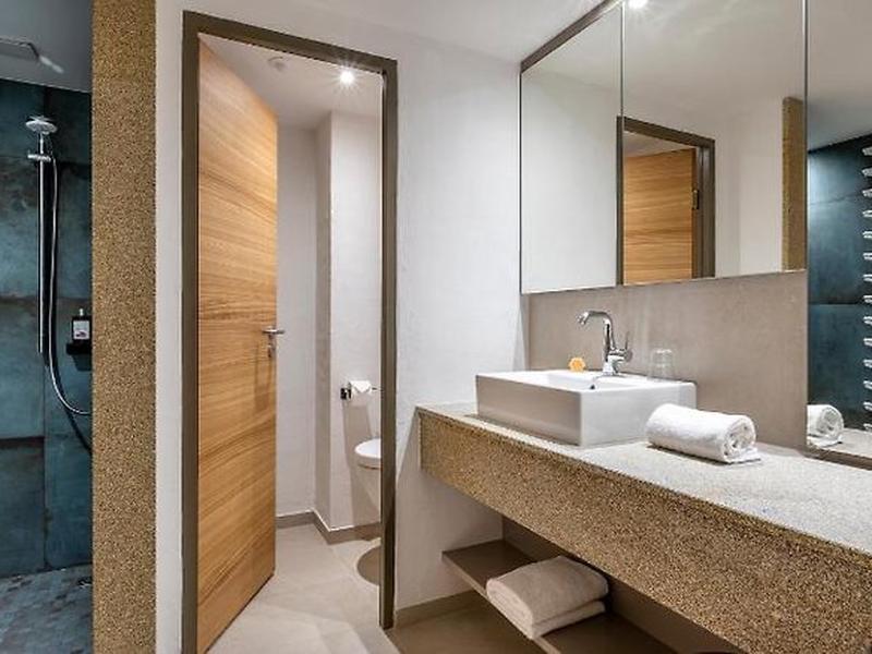 EA3B55A50AE459C4F4A93A7E56679527