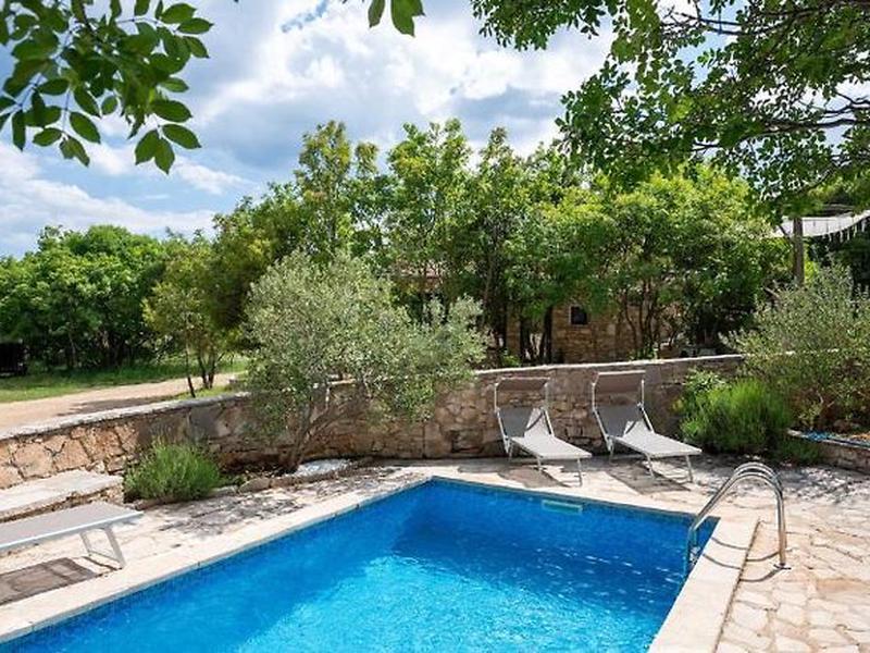 908DBA9D22C13F38EE07CEABF3C5F6A5