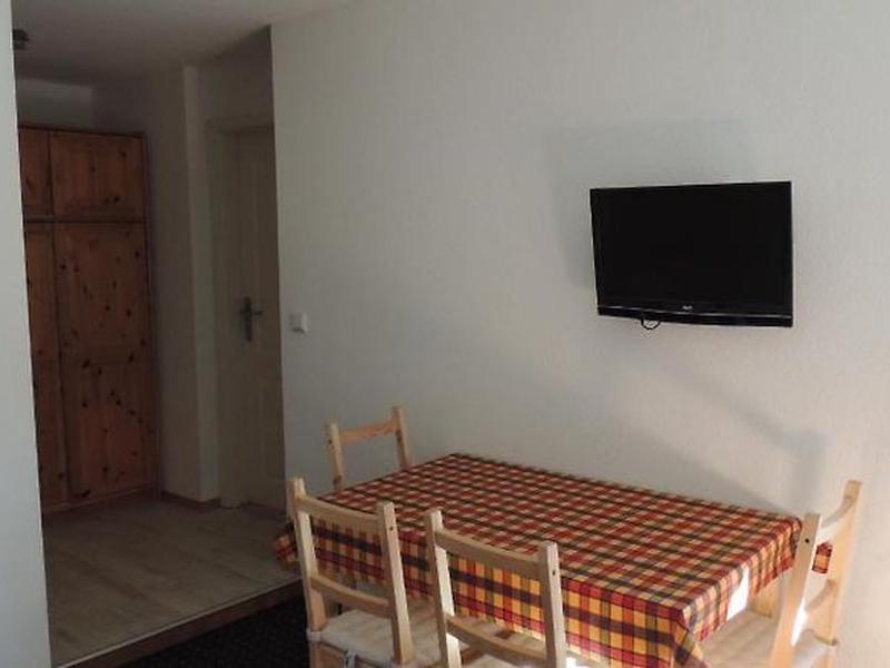 9B2932BF353D7287F5DDBB3394130F88