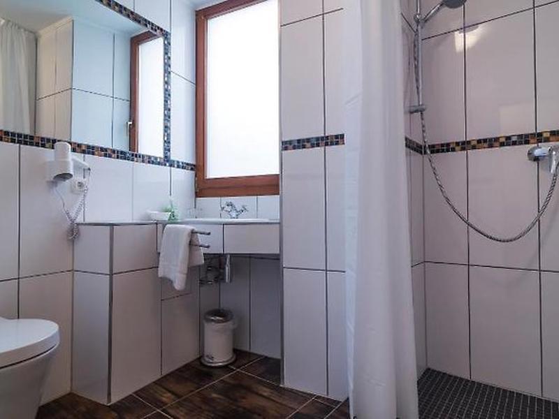 6A58290CCC15296BB9AEC0B5887FFC9C