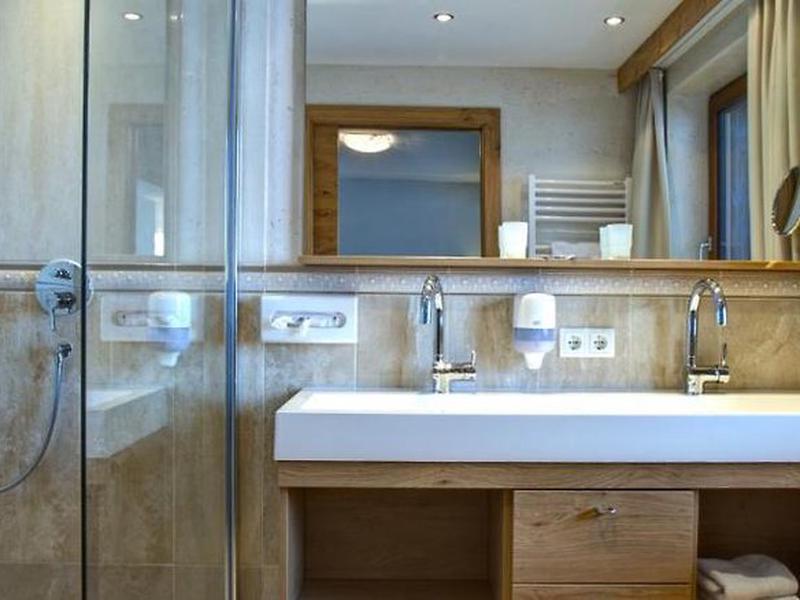 9100FB45A4240D111DA798EE43F43B25