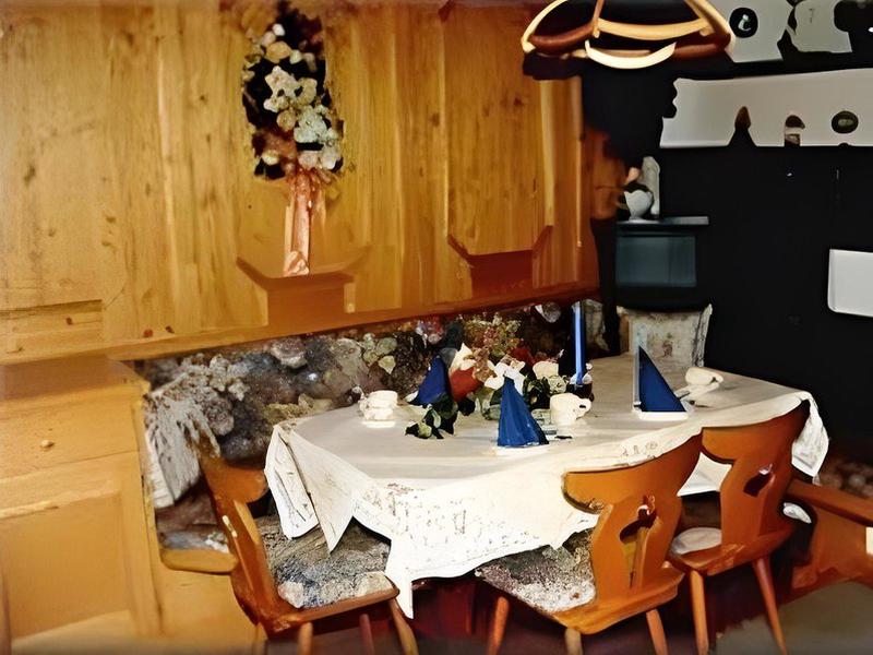 EDD81C2C5D5830002A87D54E4D075053