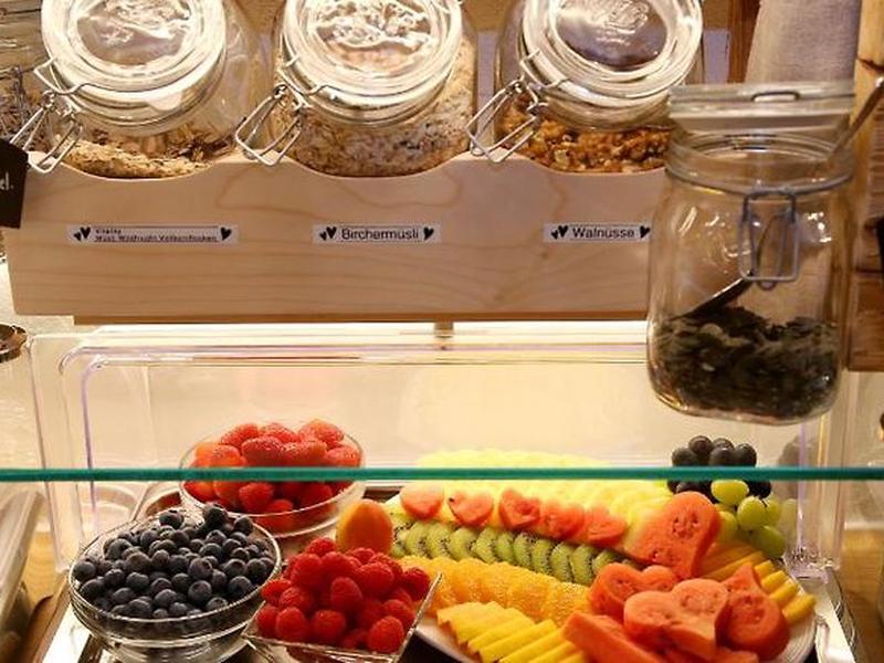 B17EED9D1782805D3A63F7D1AC6D10A2