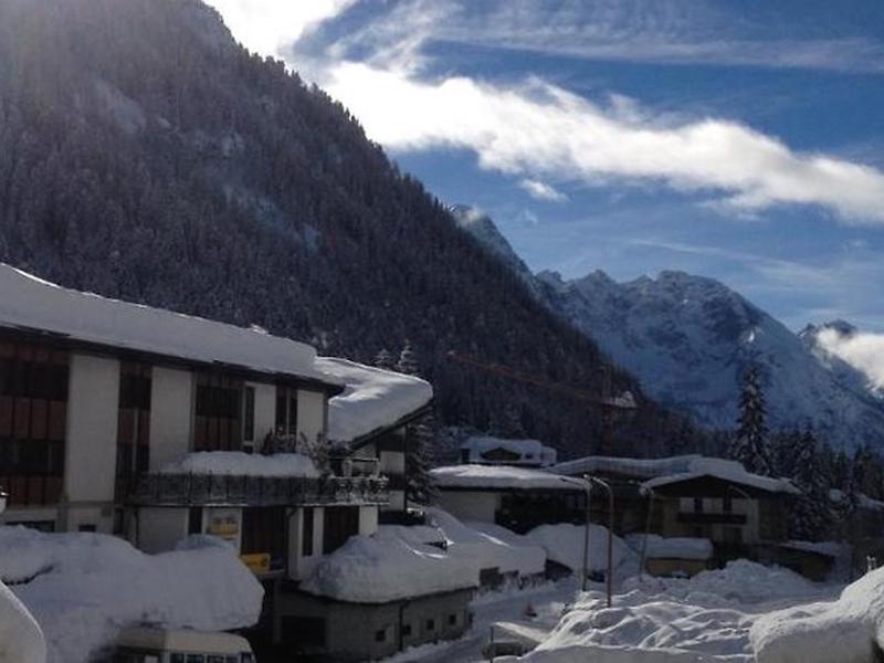 F92559F5EA2B0B1C7C29E4CF2AC89DA5