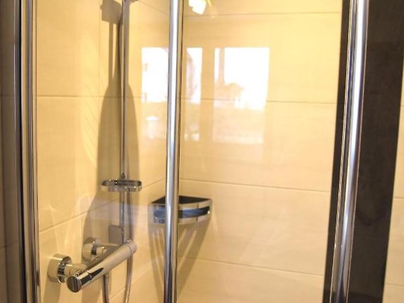 BB32783AA9F2398404C3B939D46832E3