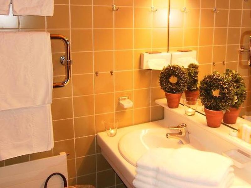 7A5078348EAD43F82A1D436751634F82