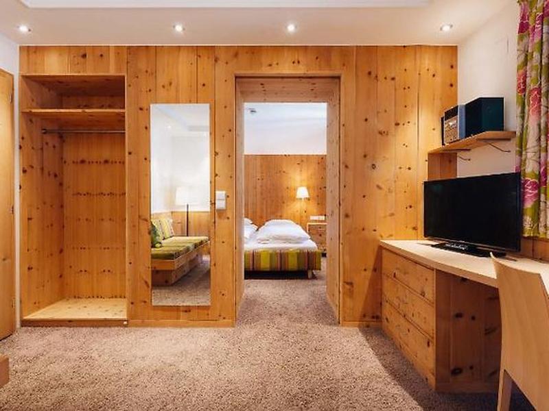 C10B1EC8ED1862444DFCBA12F63F12B1