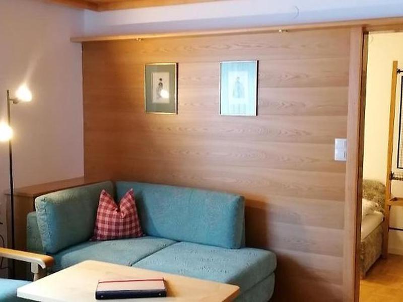 CEA5A2E7B2FBEEE586C9BA340606244D