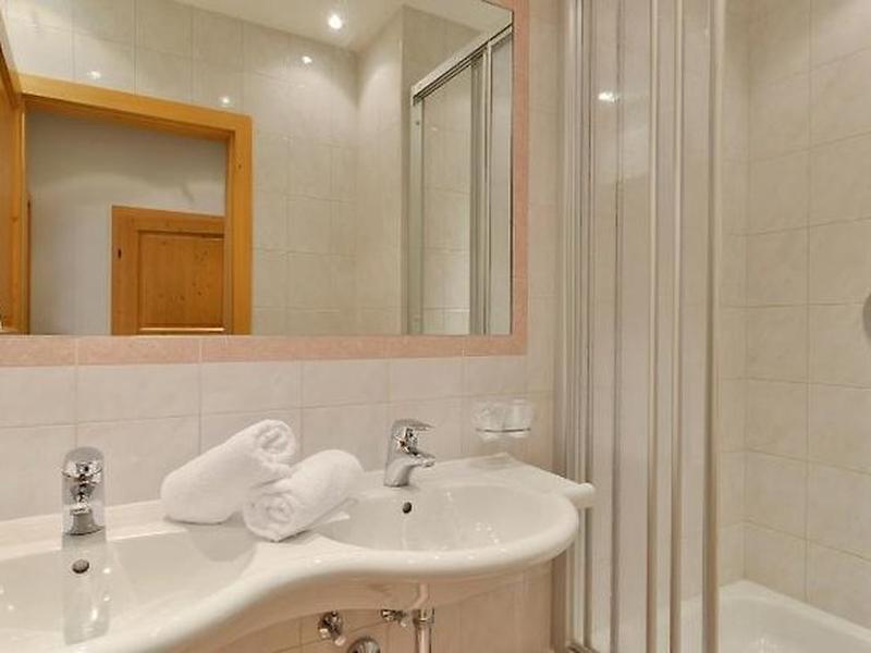 F2F00DA8AEDB826E8C4A4273084C37F9