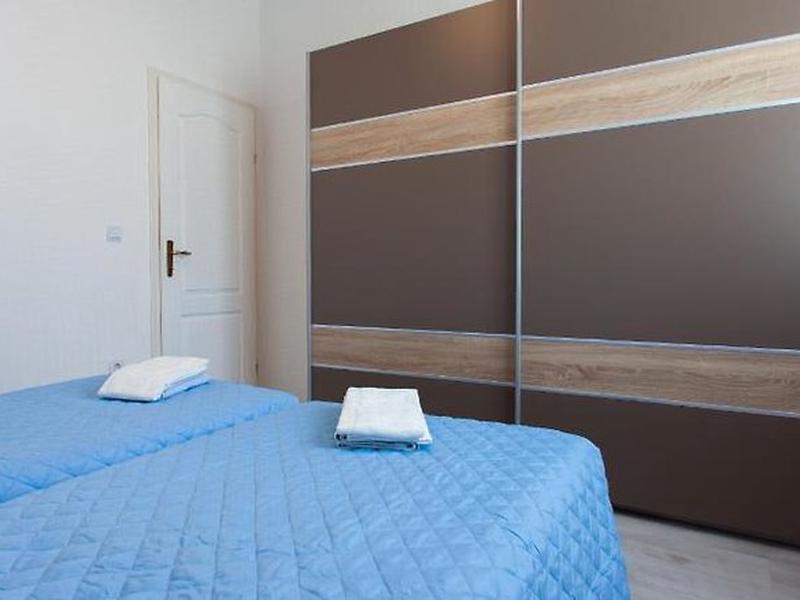 598747F95482FCBAC17C20219D146339