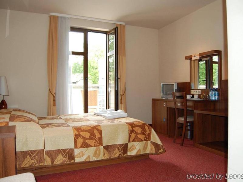 8E51749DD55A0B490FC6DE2CB902E188