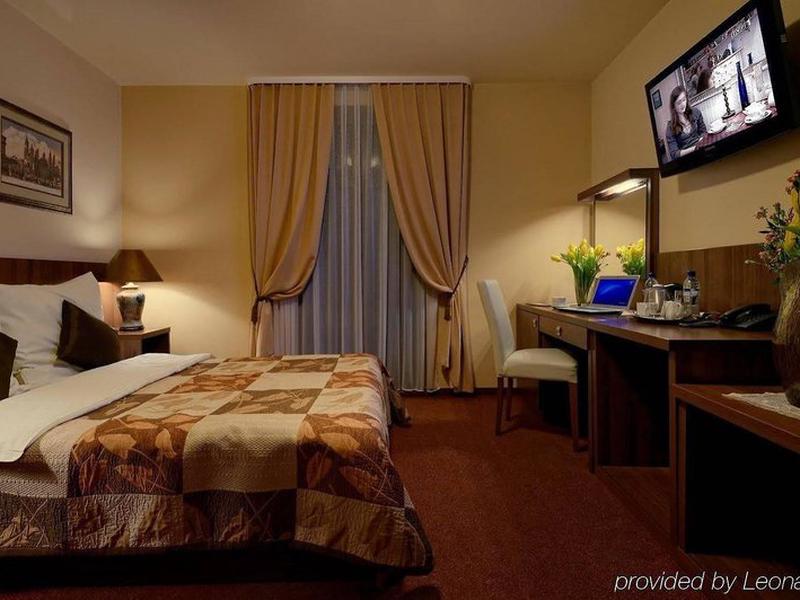 7B6297D28207356869A591C2F9F9D54C