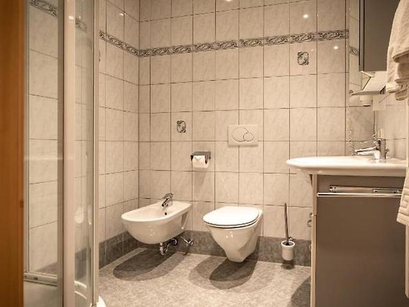 DFAC4DDC3DCC506AF7AD1418AFCE46C9