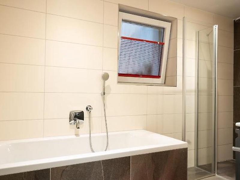 8F46CE5E382E67D1D96C0444D14D2C9B