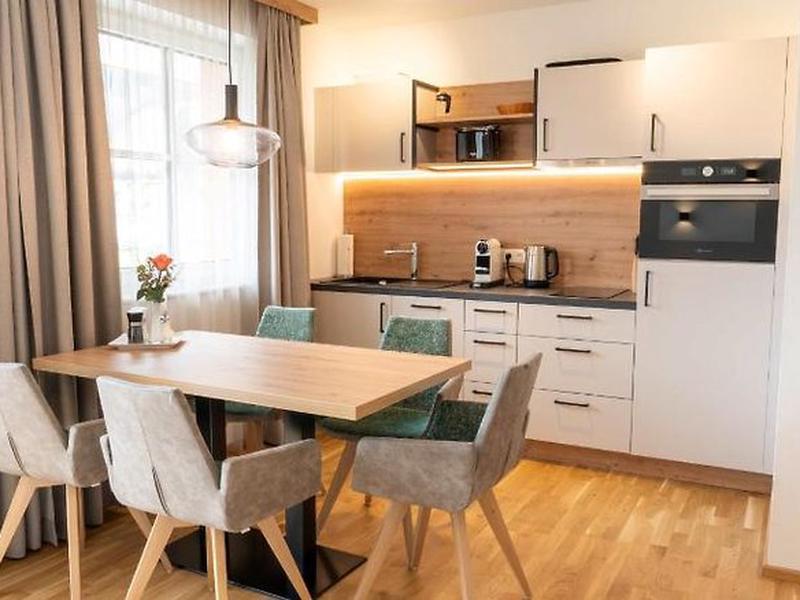 E562B796073DF3F324F8E6DA805AAD4A