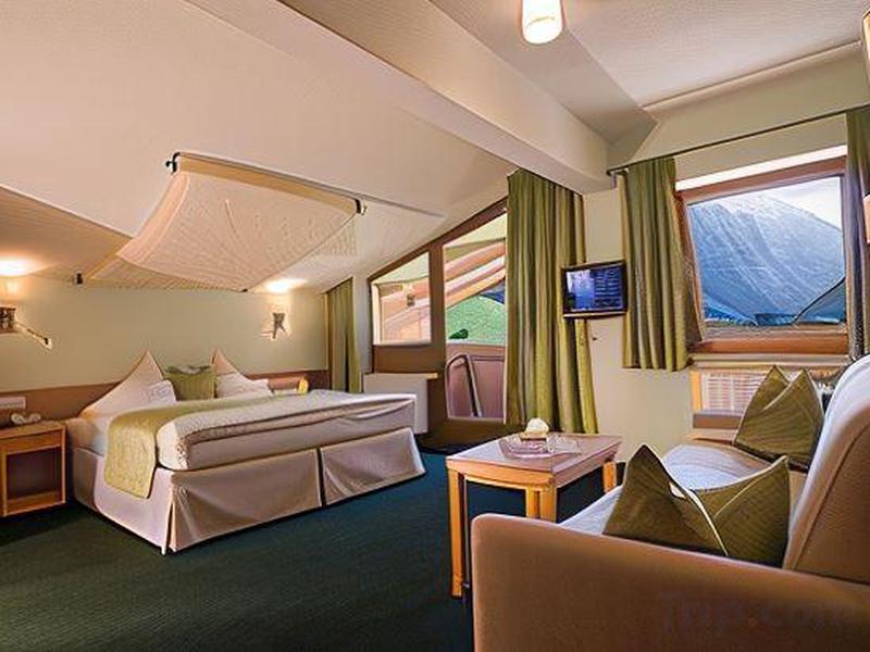 BE6B8F5B28748FE1C28475C818565775