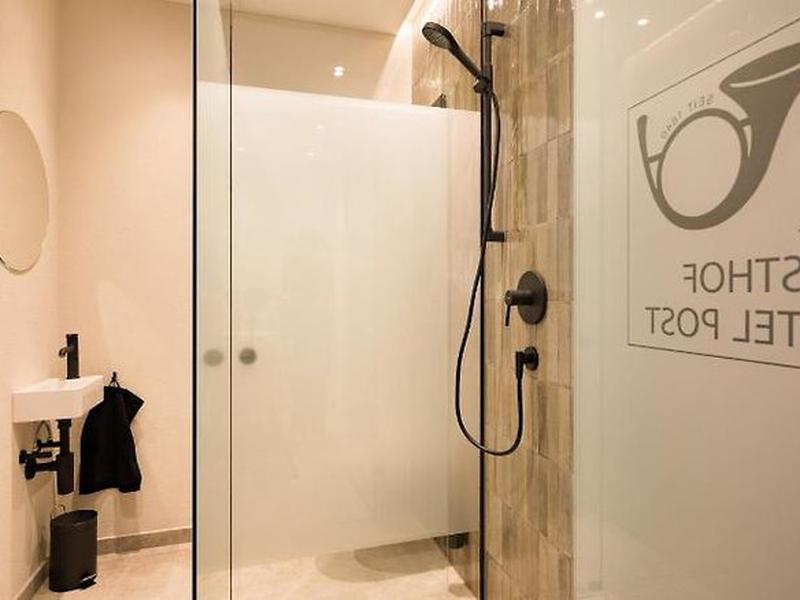 4084EC16A7E9E5BFF9892D6BE1EFB231