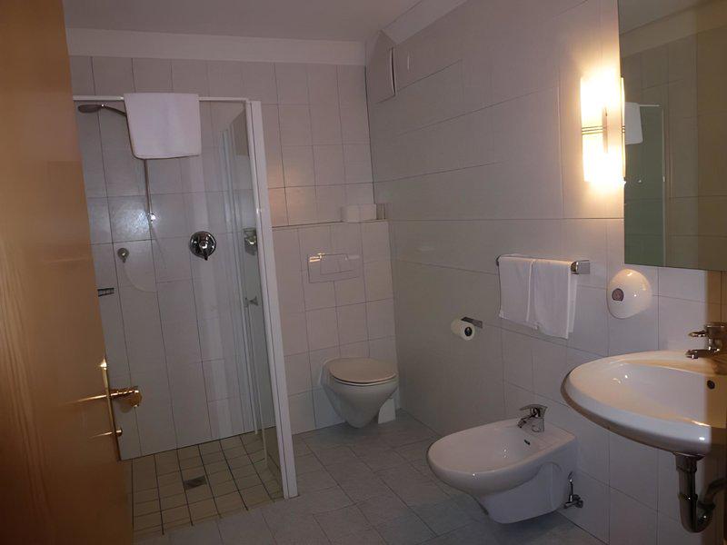 2D9A484400D587B76055FCBEC34A99EC