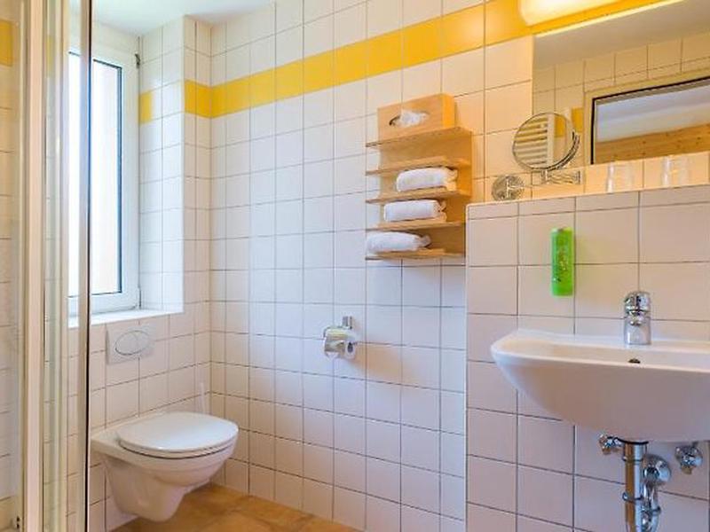 CCF2B2942DE47DAD9E42F8BCDDD8609F