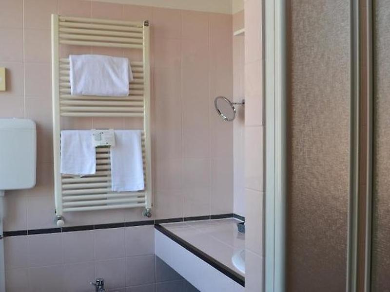 AB63E87FC127BC847B970F54B2A0601E