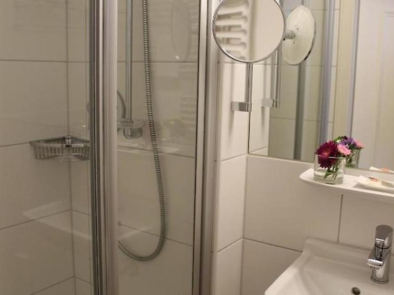 C164937A2C7196B8E3B3C4D2FF836599